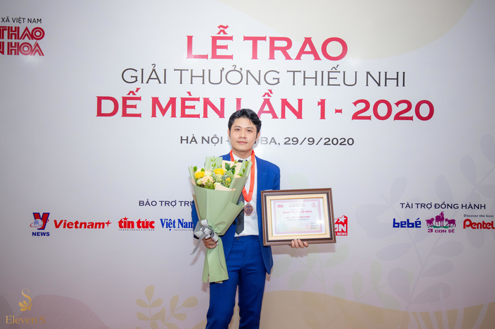 Nguyễn Văn Chung bất ngờ nhận giải thưởng "Khát vọng Dế mèn"
