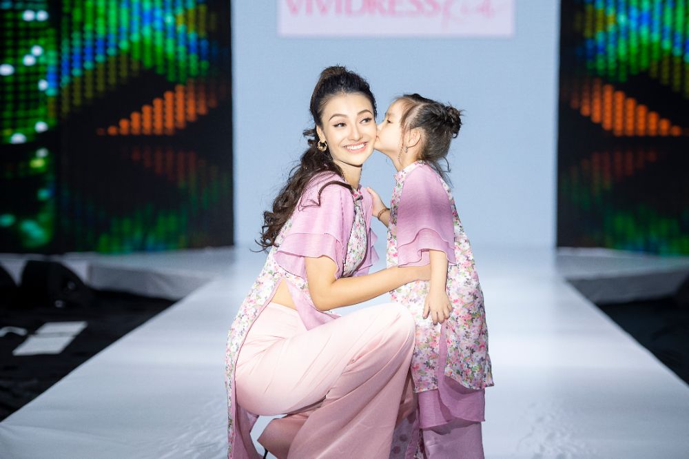 Huyền My cùng Hồng Quế tham gia W-Fashion Show ủng hộ miền Trung