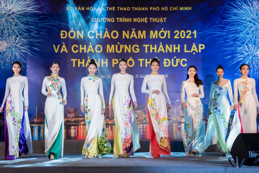 Dàn mẫu Việt lộng lẫy đón chào Thành phố mới Thủ Đức