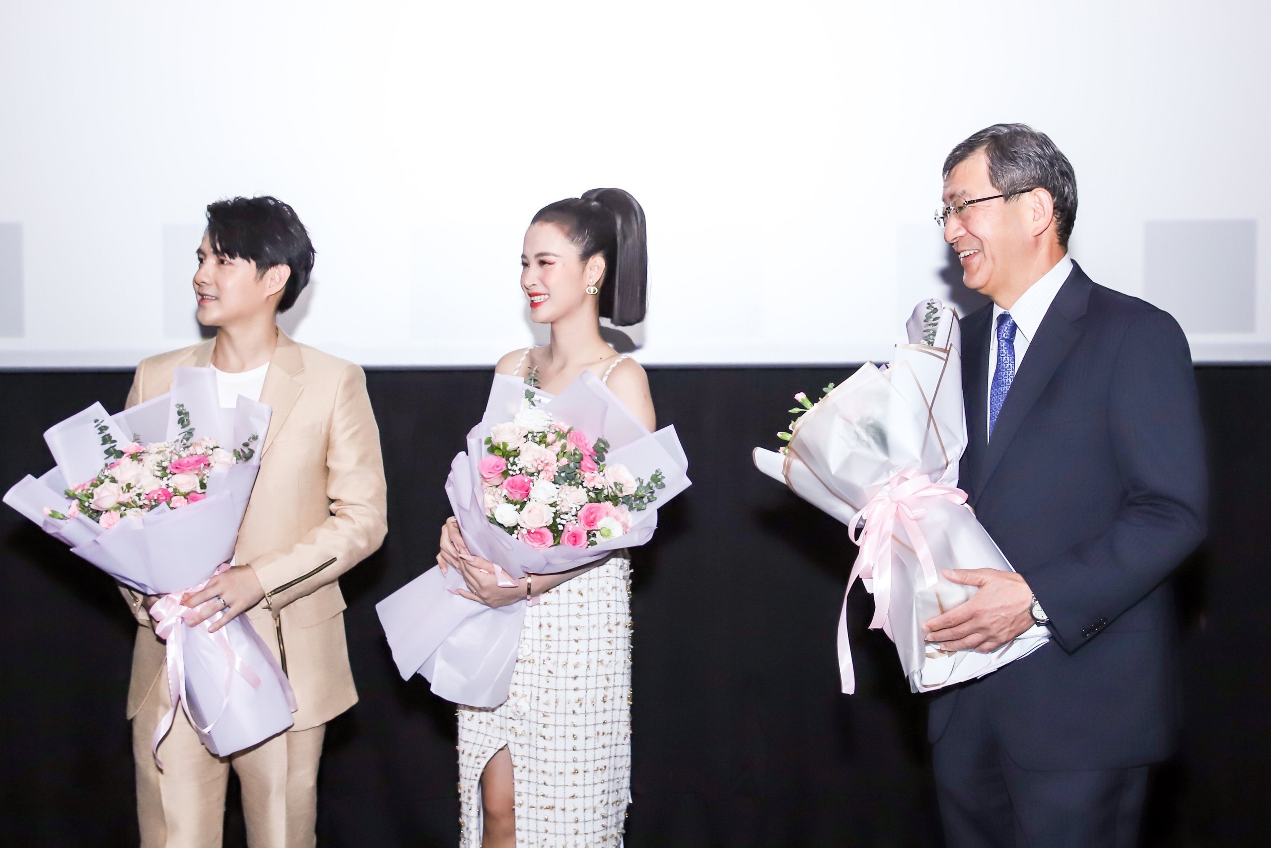 Đông Nhi – Ông Cao Thắng háo hức dự khai mạc Tuần lễ điện ảnh Nhật Bản 2021 tại TP.HCM   