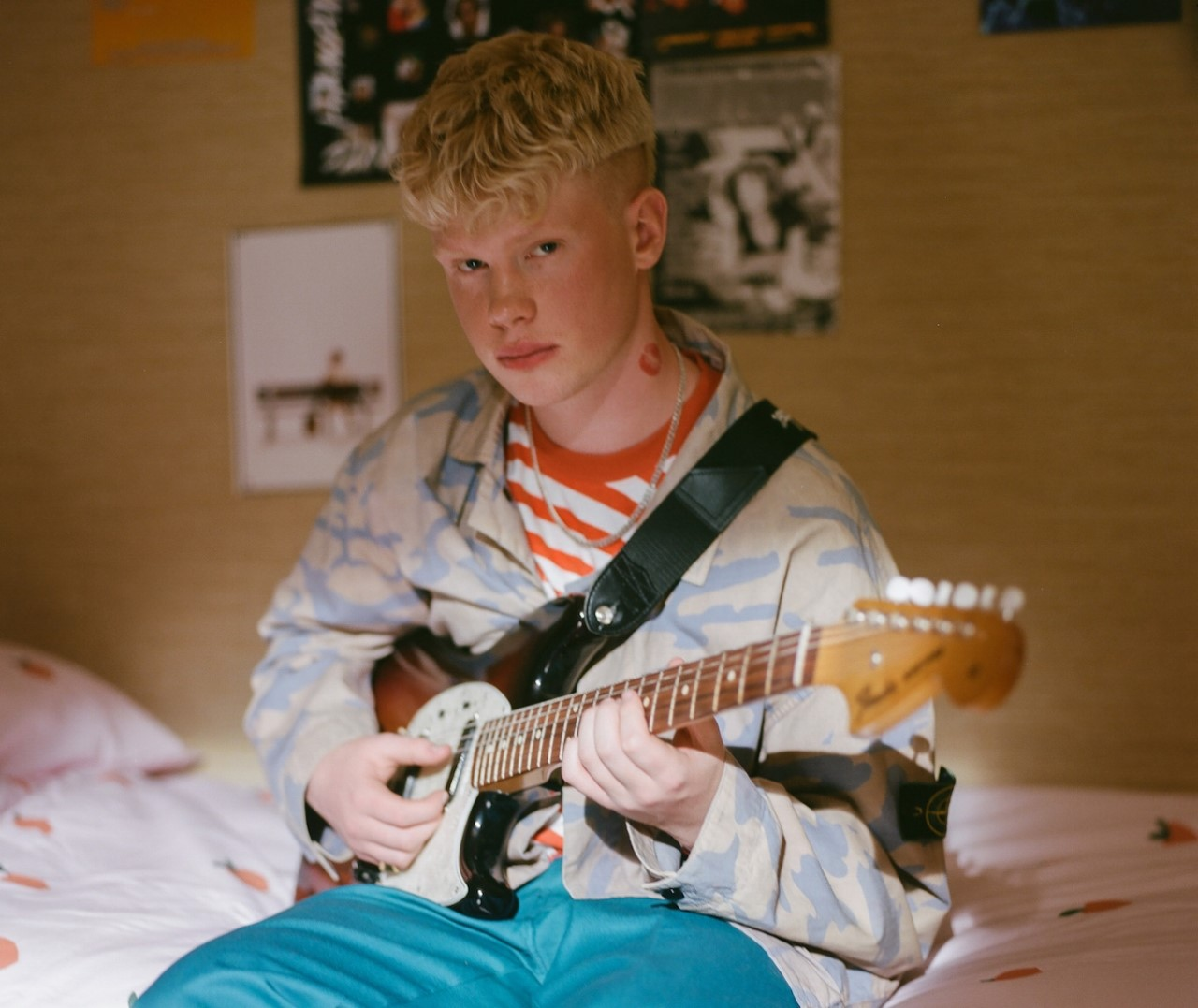“Roses” - Bản chill pop đưa chàng trai 18 tuổi Finn Askew nổi tiếng toàn cầu
