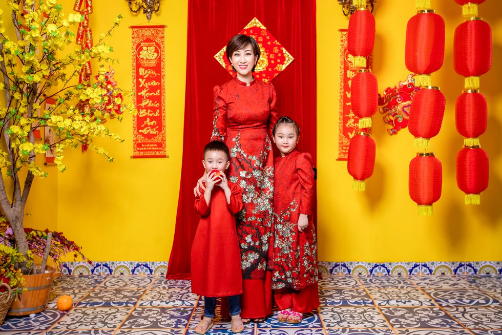 Lều Phương Anh hạnh phúc cùng hai con du Xuân sớm tại Sài Gòn