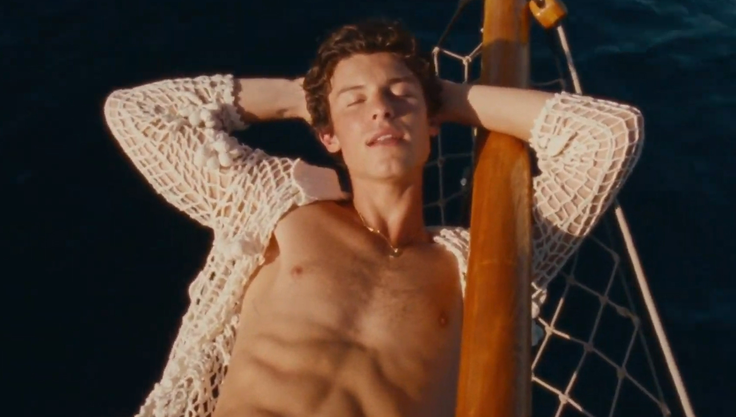 Shawn Mendes trở lại cực nóng bỏng trong single mới ‘Summer of Love’
