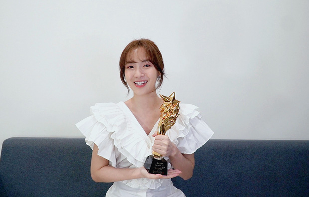 Jang Mi bất ngờ khi thắng giải World Star Awards 2021