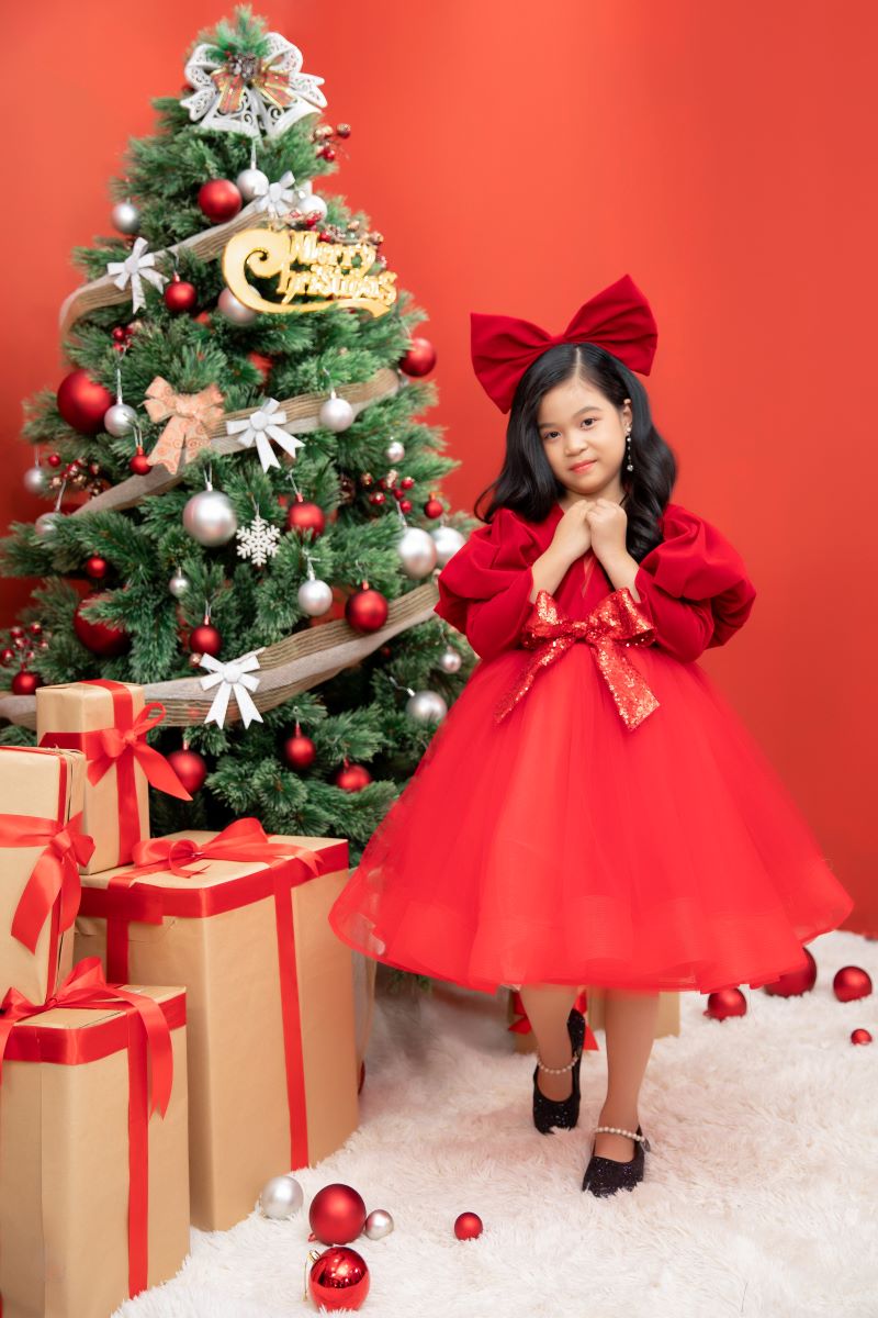 Rộn ràng mùa Giáng Sinh với bộ ảnh Noel siêu đáng yêu của bé Lê ...