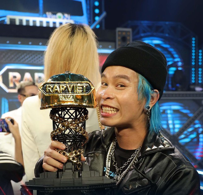 Seachains (đội Karik) trở thành quán quân Rap Việt mùa 2, nhận số tiền thưởng 500 triệu đồng