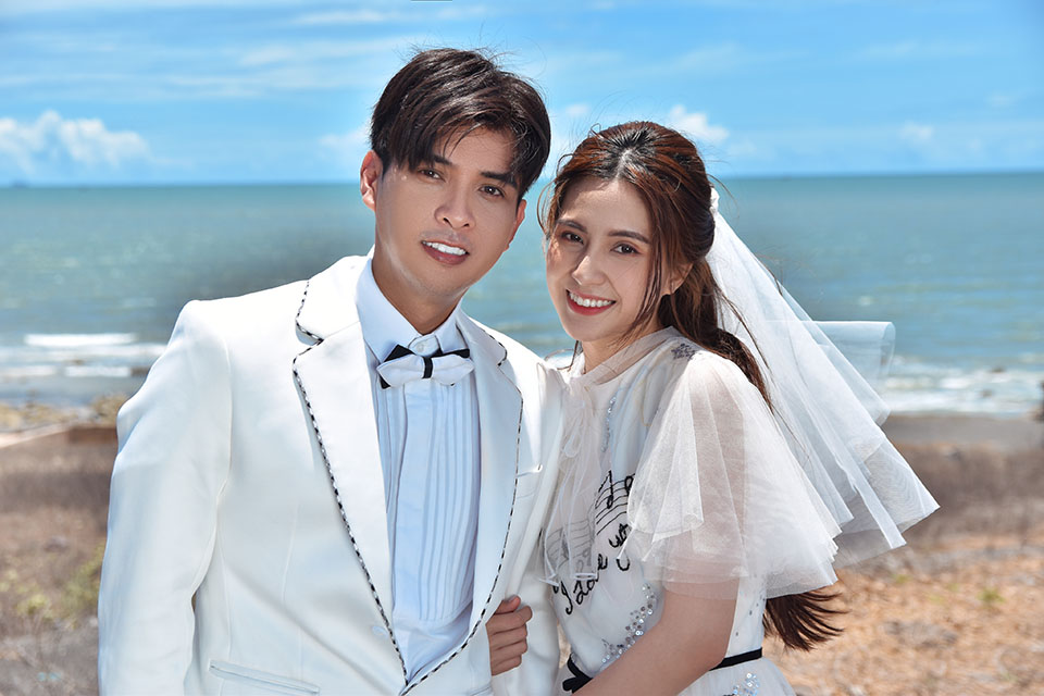 Hồ Quang Hiếu chụp ảnh cưới với Thiên An