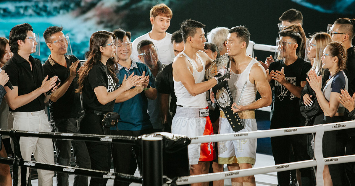 Anh Dũng ‘hộ tống’ Trương Ngọc Ánh cổ vũ Hiếu Nguyễn đánh boxing tại The Champion 