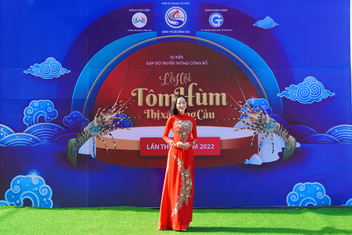 MC Lê Đình Minh Ngọc mong muốn làng nghề truyền thống được phát triển qua các lễ hội