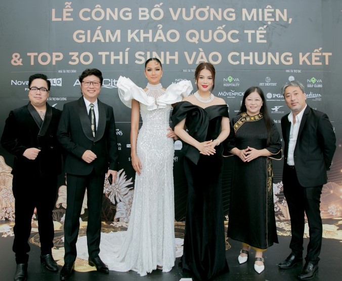Hoa hậu Trái Đất Lindsey Coffey và Destiny Evelyn Wagner làm giám khảo Hoa hậu các dân tộc Việt Nam 2022