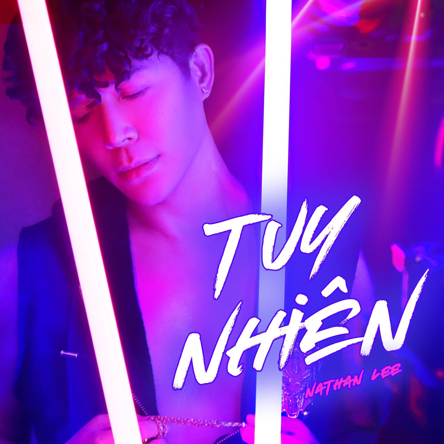 Nathan Lee tung poster MV Tuy Nhiên, hợp tác với đạo diễn đình đám của Thái Lan