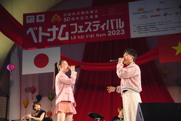 AMEE và GREY D ghi điểm trước 220.000 khán giả tham dự VietNam Festival tại Nhật 