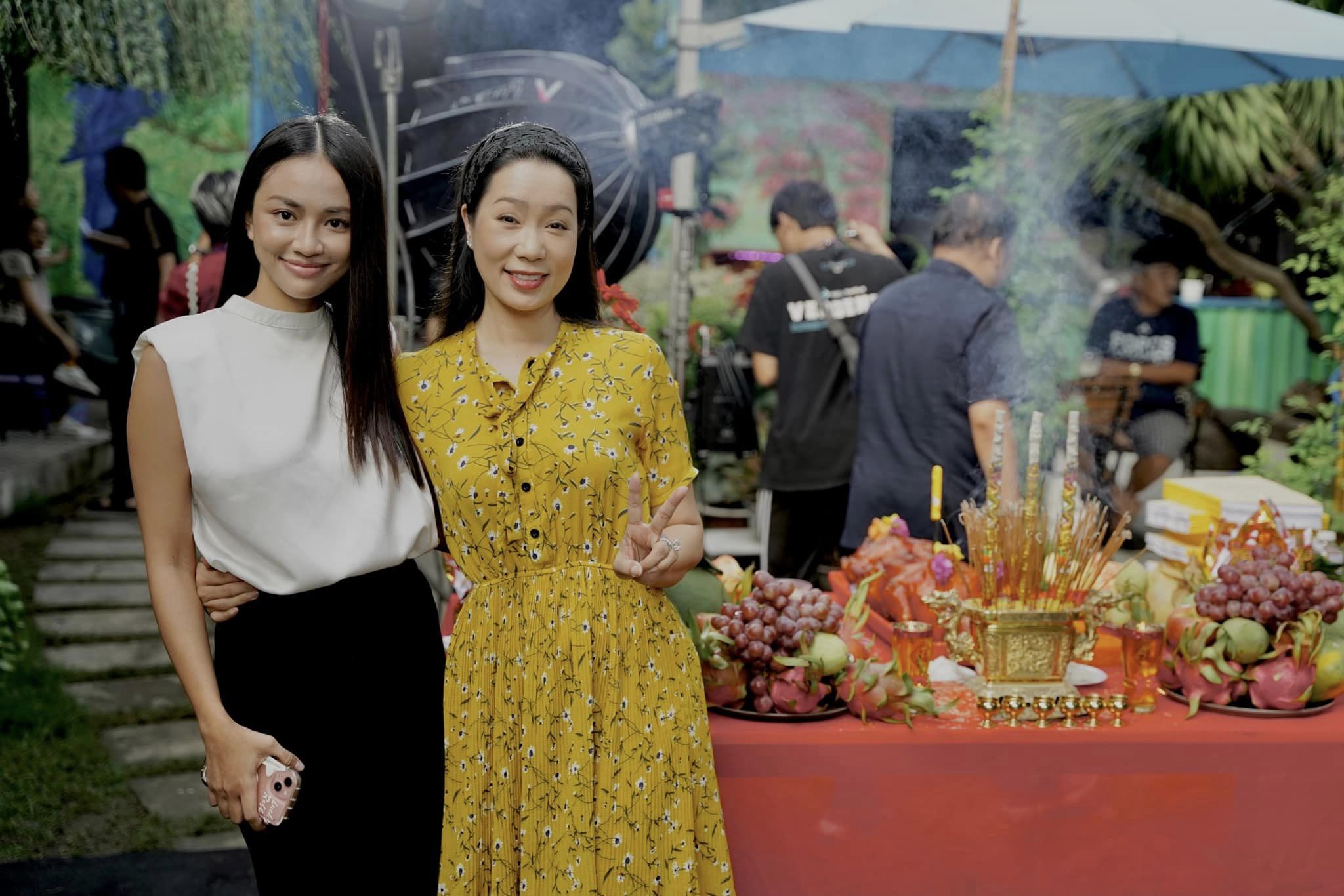 Thiên Nga tham gia phim Dưới Bóng Bình Yên cùng NSƯT Trịnh Kim Chi 