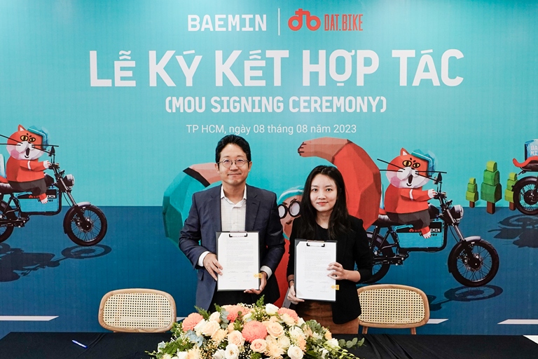 Ứng dụng BAEMIN phối hợp cùng xe máy điện Dat Bike nối dài “giao vận xanh”