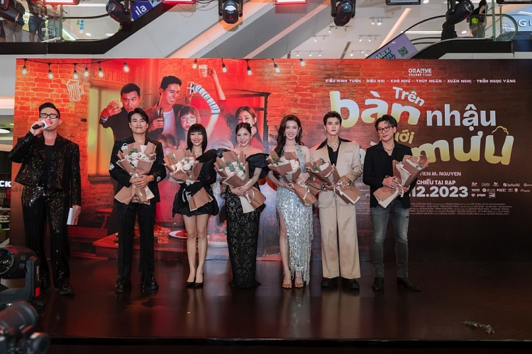 Dàn sao Việt hào hứng dự ra mắt phim 'Trên bàn nhậu dưới bàn mưu'