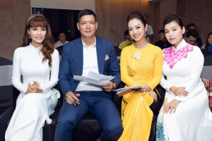 Hoa hậu Jennifer Phạm cùng Mc Bình Minh dẫn chương trình từ thiện gây quỹ cho đồng bào miền Trung