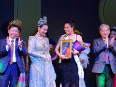 Hoa hậu Victoria Phương Nguyễn đoạt giải “Bàn Tay Vàng“ trong nghề làm đẹp 