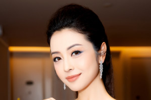 Jennifer Phạm chứng tỏ đẳng cấp thời trang, xứng danh ‘Nữ hoàng sự kiện’