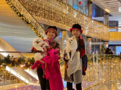 Ca sĩ Hà Phương đưa nghệ sĩ Thu Tuyết dạo phố New York mua sắm đón năm mới