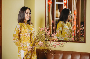 Á hậu Chung Vũ Thanh Uyên rạng rỡ trong bộ ảnh đón Xuân 2022