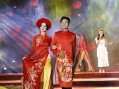  Á Vương Huỳnh Văn Cường tham gia trình diễn tại Gala Đại sứ Áo dài Việt Nam 