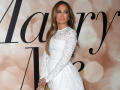 Jennifer Lopez gây ấn tượng mạnh với bài hát chủ đề phim Marry Me
