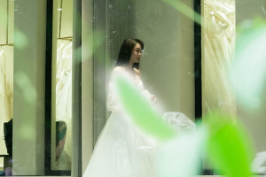 3 tháng trước hôn lễ, Minh Hằng chọn váy cưới cùng hãng với Paris Hilton