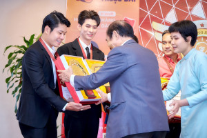 Nguyễn Văn Chung tự hào với giải thưởng "Sống bằng sáng tạo"  