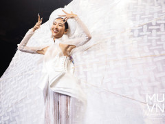 Thanh Khoa hào hứng lật "Bánh Tráng" trong Đêm ‘Trang phục dân tộc Miss Universe Vietnam 2022’