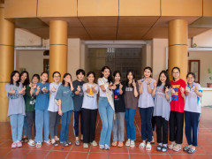 Á Hậu Lương Thị Hoa Đan trao học bổng cho học sinh nghèo tại quê nhà Hải Dương