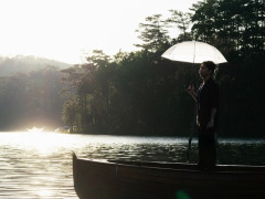 Viết Thu chính thức giới thiệu sản phẩm “pre-debut” với MV Thành Phố Sương