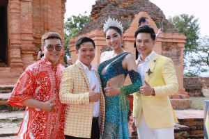 Mc Nguyễn Hoàng Vĩnh hội ngộ Hoa hậu Đặng Thu Thảo tại Phan Thiết