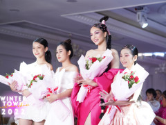 Mẫu nhí gây ấn tượng khi sánh bước cùng Hoa hậu Hoàng Hương Ly 
