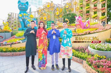 Đạo diễn Trung Võ cùng các nghệ sĩ diện áo dài tham gia khai mạc đường hoa Nguyễn Huệ