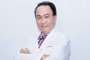 Dr. Phan Sử - Người tiên phong trong công nghệ "Mổ không cần khâu chỉ"