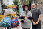 Đạo diễn Trung Võ tặng quà Trung Thu cho bà con quận Bình Tân