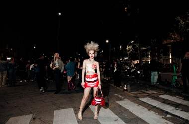 Quỳnh Anh Shyn lại “gây sốc” tại Milan Fashion Week với kiểu tóc không giống ai 