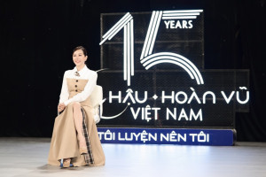 Thu Hoài truyền cảm hứng cho thí sinh Miss Cosmo Vietnam 2023