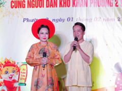 Ns Việt Hương tổ chức Ngày Xuân Ấm Áp cùng người dân khó khăn