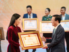 Trịnh Kim Chi xúc động khi được nhận danh hiệu Nghệ sĩ Nhân Dân