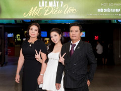 Tín Nguyễn dẫn bố mẹ ở quê đi xem vai diễn điện ảnh đầu tay